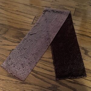 Elegant Velvet gel accent Scarf in mauve purple pink